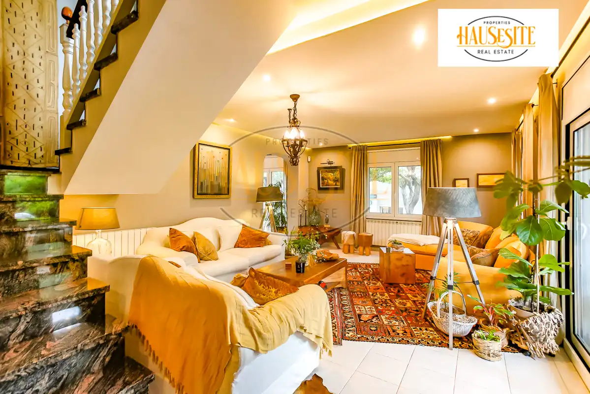 Sala de estar de Casa o chalet en venta en Mediona con Aire acondicionado, Calefacción y Jardín privado