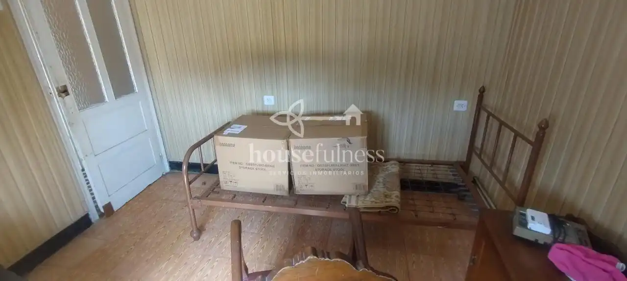 Dormitori de Casa o xalet en venda en Ferrol amb Calefacció, Jardí privat i Parquet