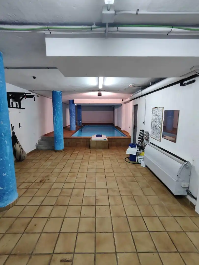 Piscina de Casa adosada en venda en Barcelona amb Calefacció, Terrassa i Piscina