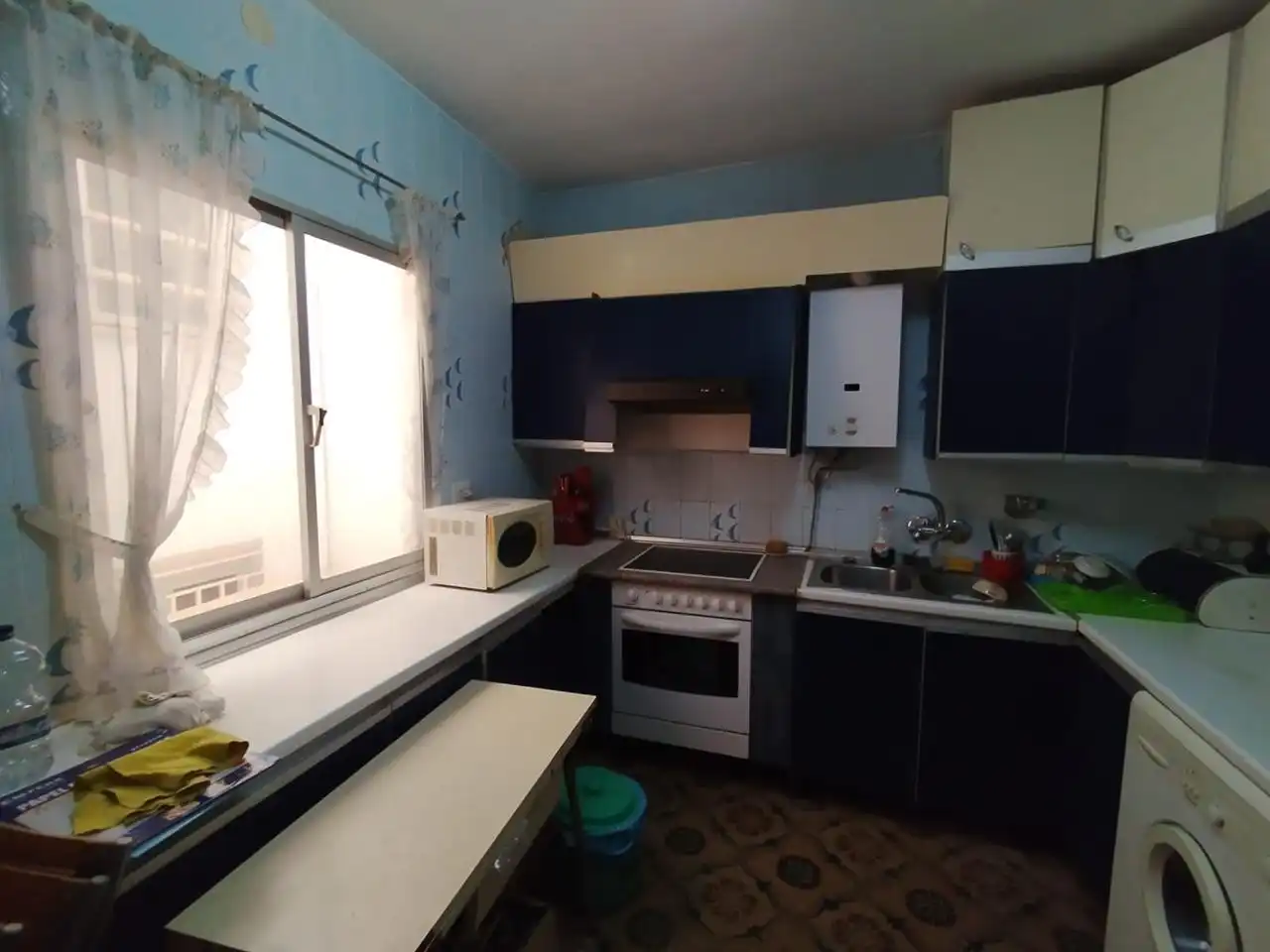 Cocina de Piso en venta en San Lorenzo de la Parrilla con Calefacción