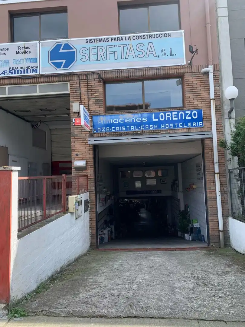 Locale commerciale in vendita a Avenida finisterre 307
