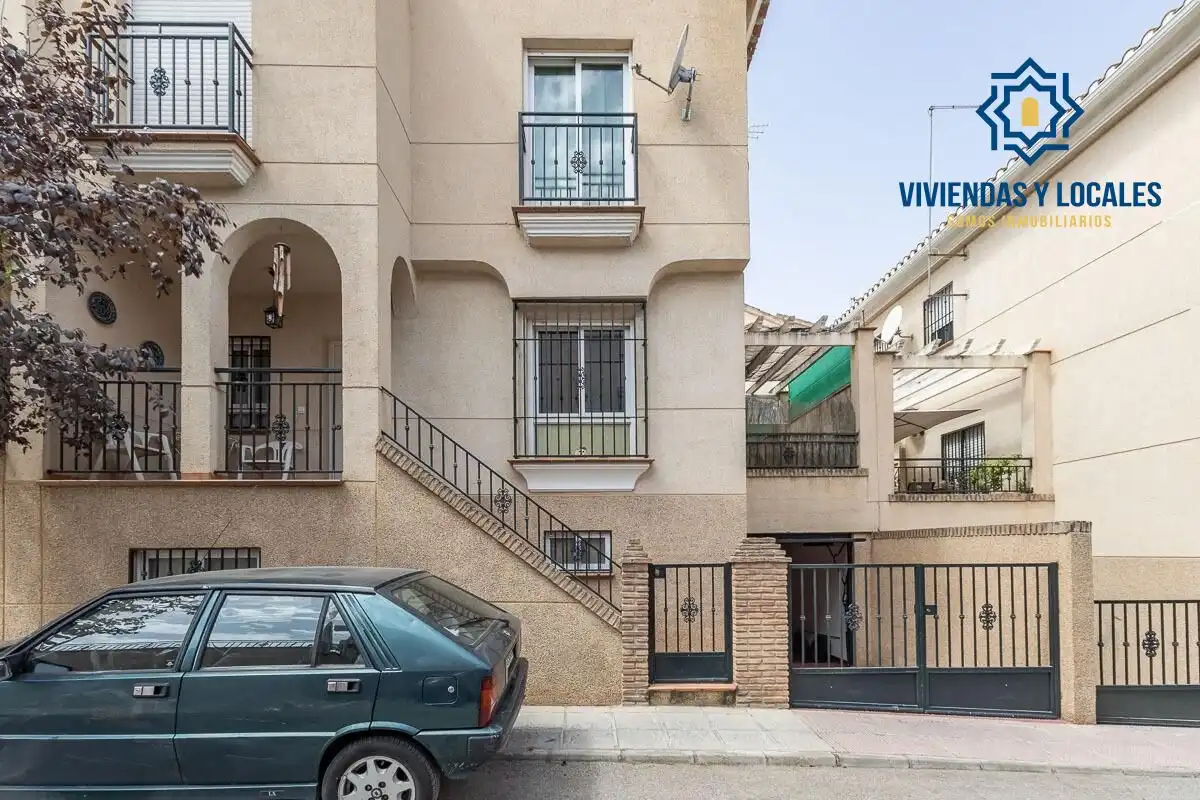 Casa aparellada amb terrassa en venda a Camino Camino Cementerio, imagen 38
