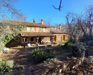 Vista exterior de Finca rústica en venda en Aracena amb Calefacció, Jardí privat i Terrassa