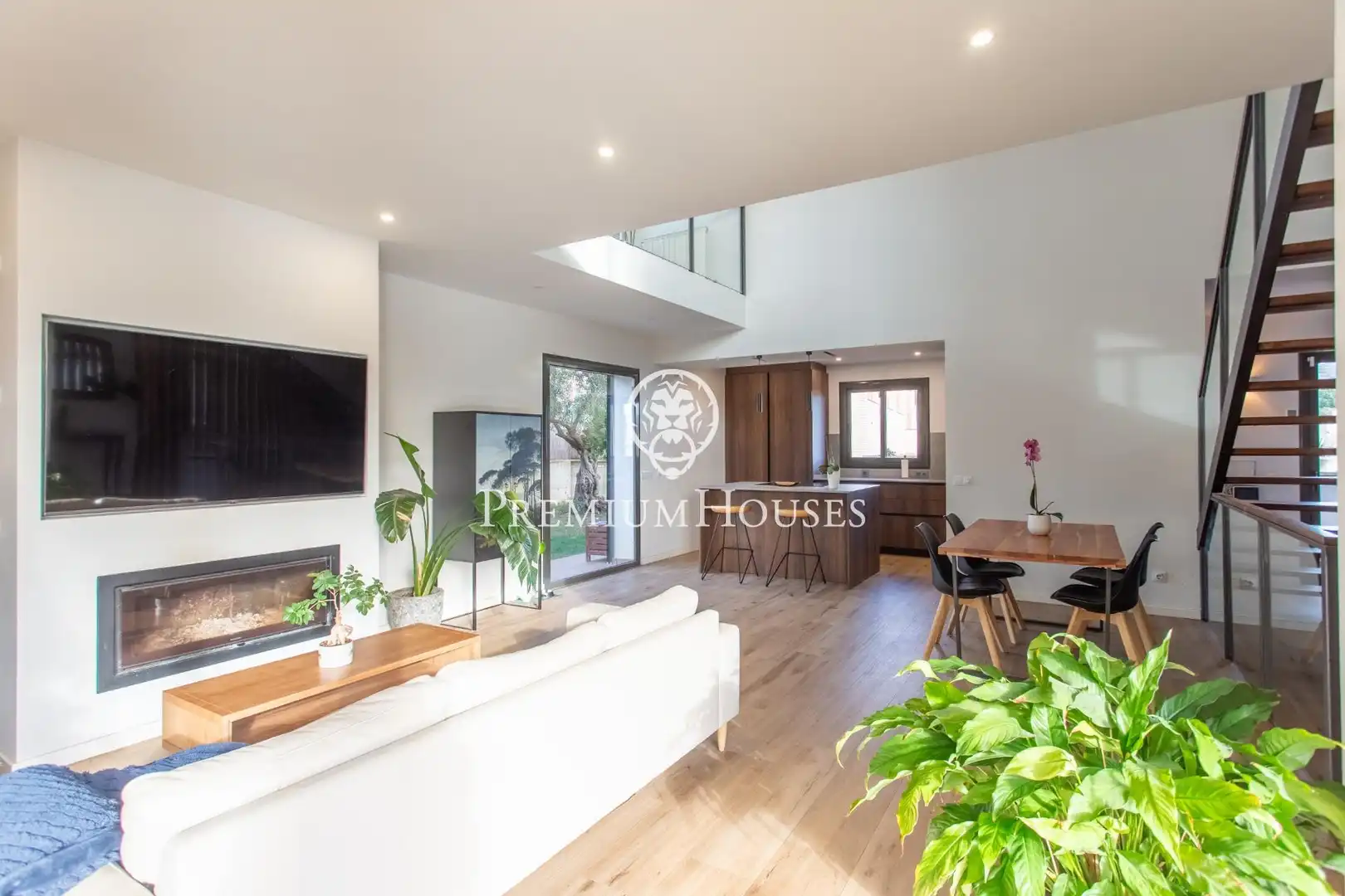 Sala d'estar de Casa o xalet en venda en Mataró amb Aire condicionat, Parquet i Piscina