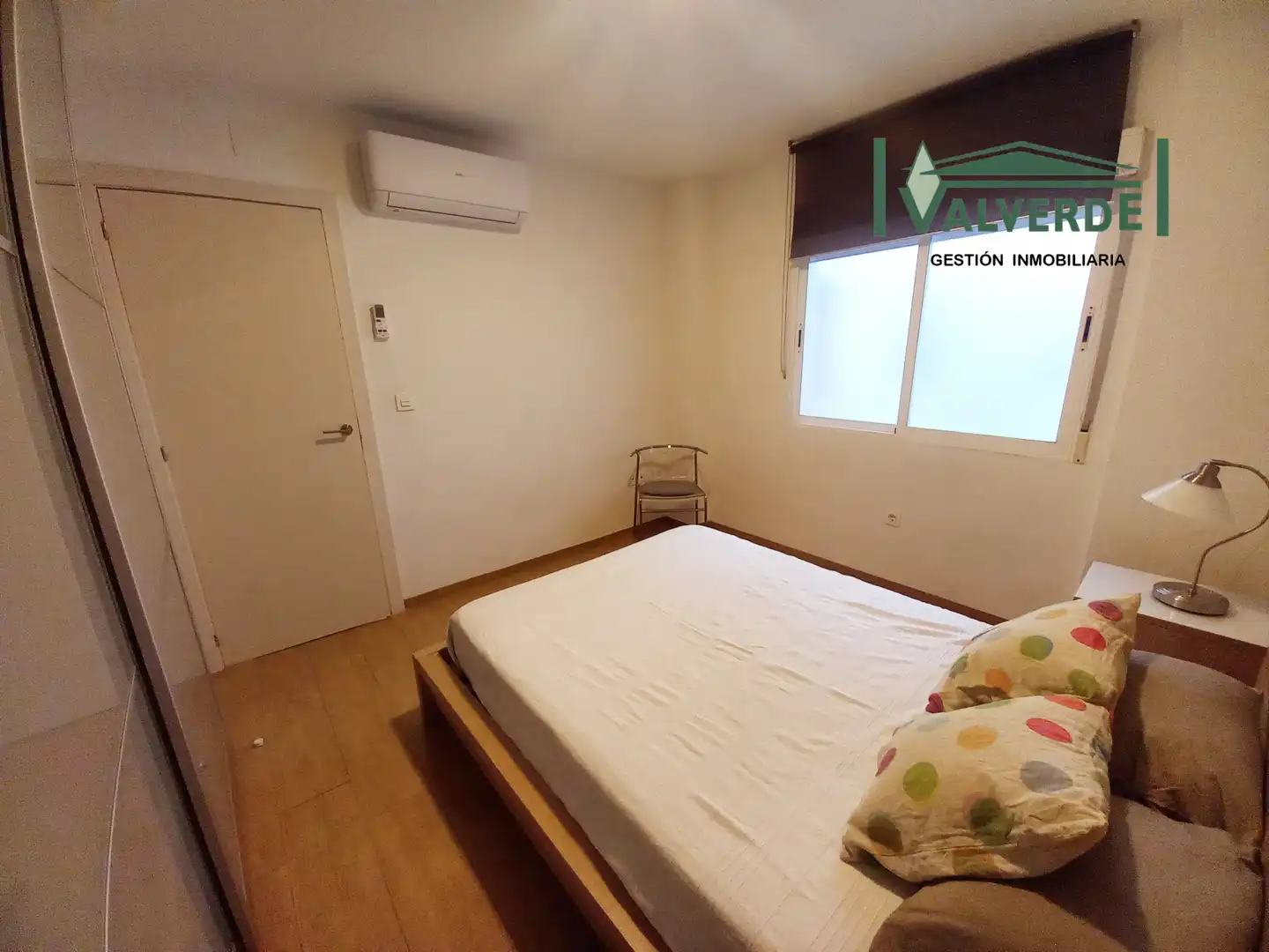 Dormitori de Apartament de lloguer en Granada amb Aire condicionat, Calefacció i Moblat