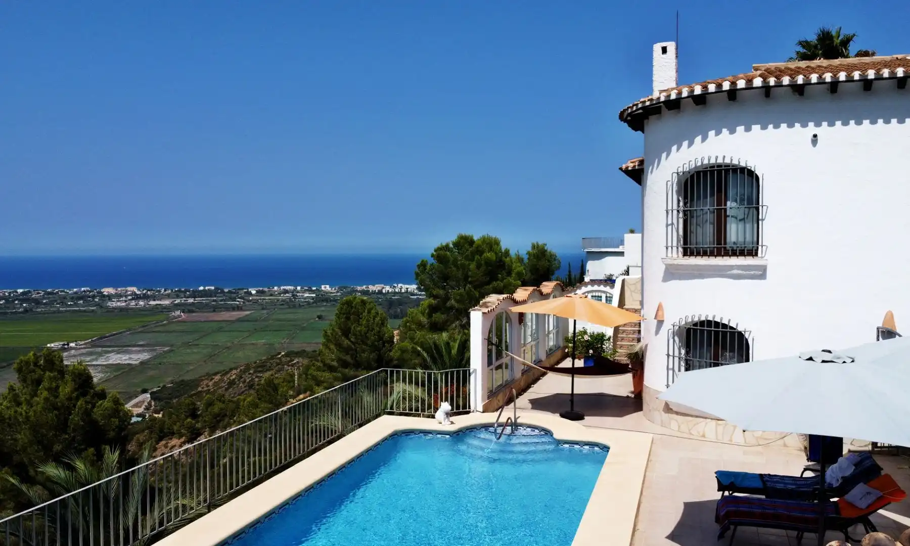 Vista exterior de Casa o xalet en venda en Dénia amb Aire condicionat, Calefacció i Jardí privat