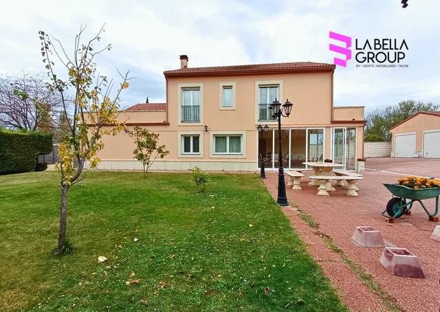 Casa-chalet en Venta en Calle Río Pisuerga en Renedo de Esgueva