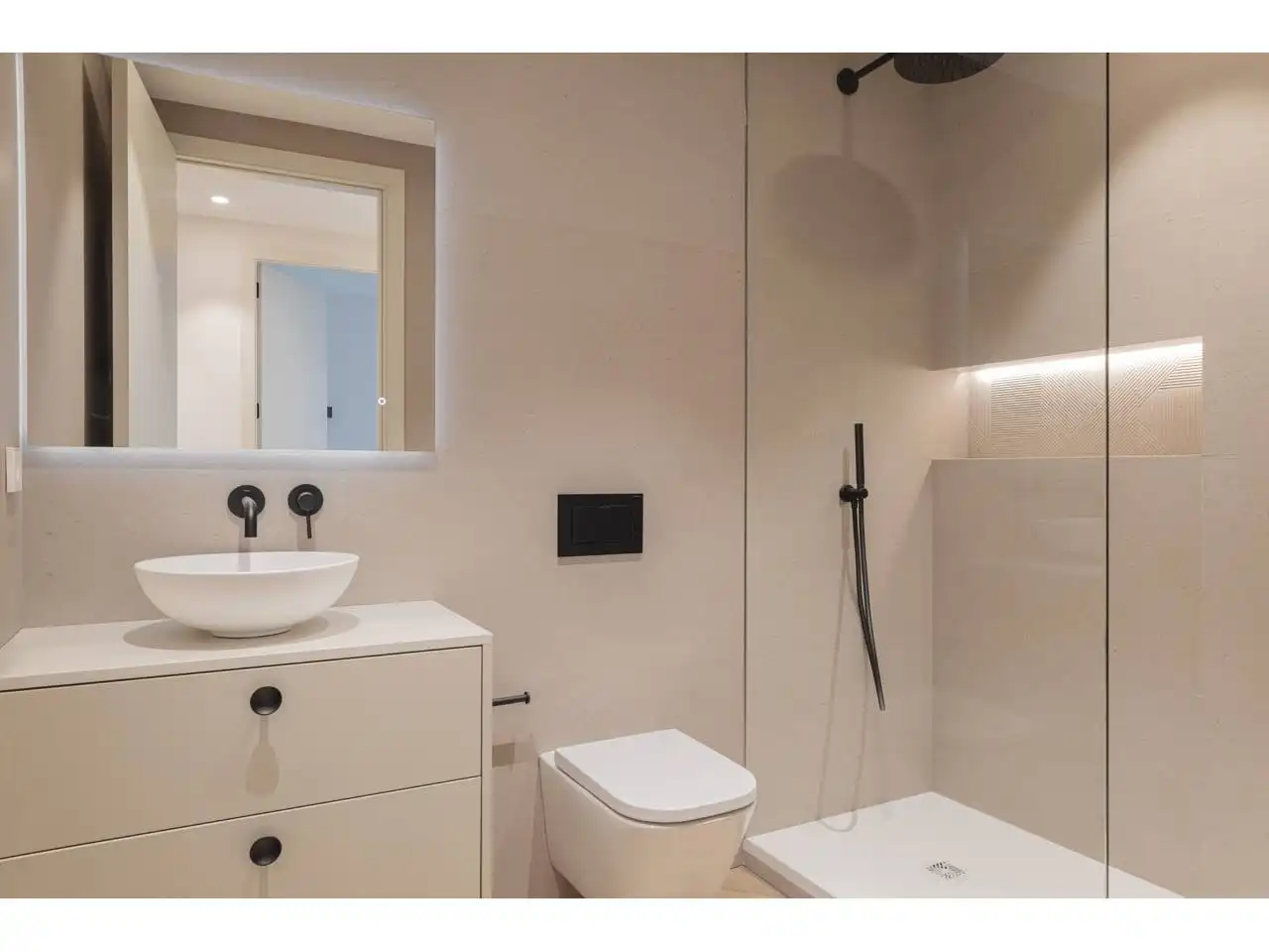 Baño de Piso en venta en Valencia con Aire acondicionado, Parquet y Alarma