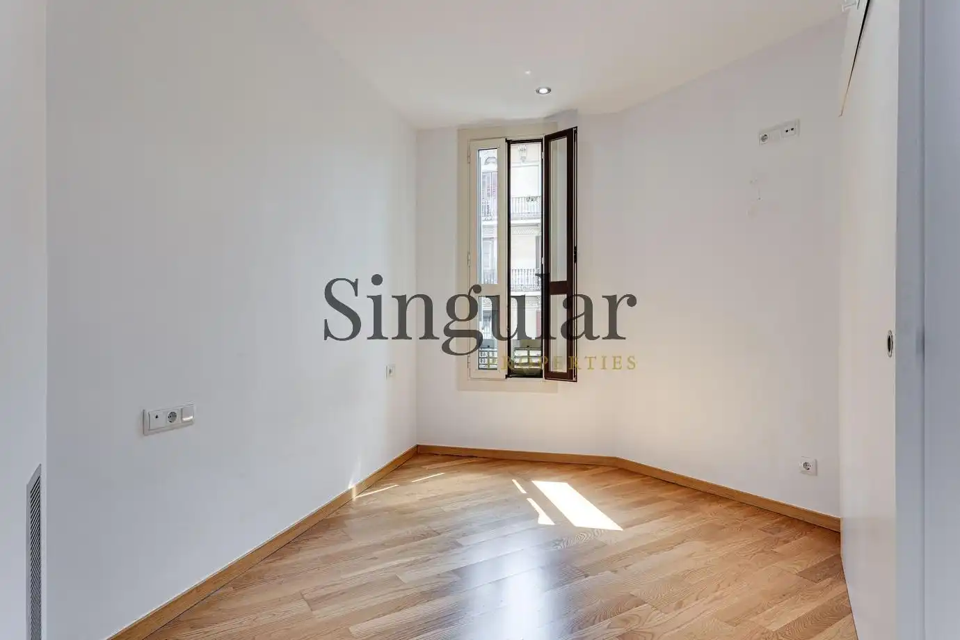 Habitación de Piso en venta en Barcelona con Calefacción y Balcón