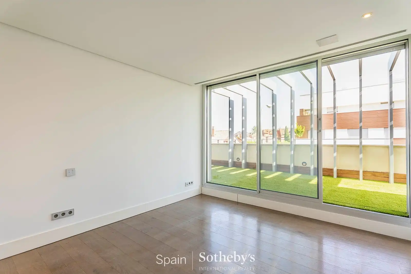 Sala de estar de Casa adosada en venta en Madrid con Aire acondicionado, Calefacción y Jardín privado