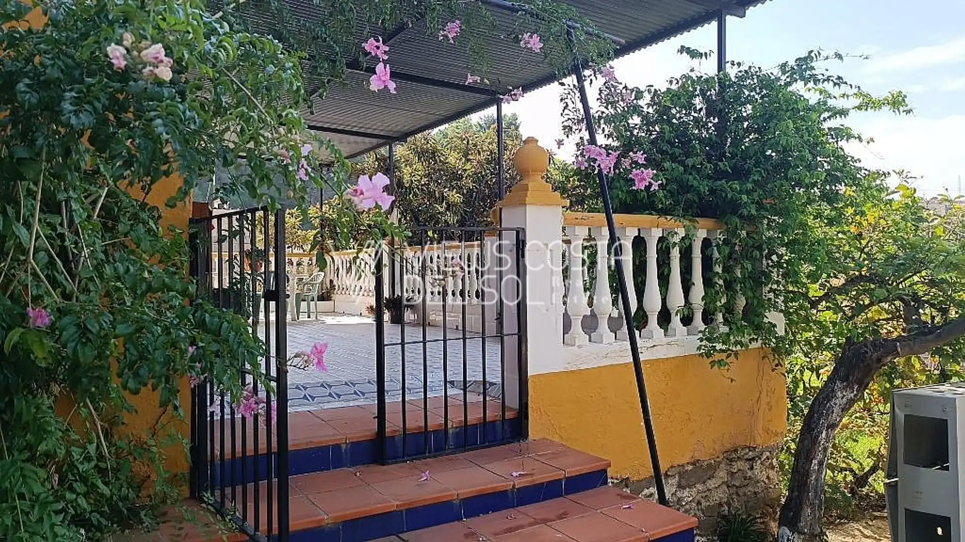 Vista exterior de Casa o xalet en venda en Torrox amb Terrassa, Moblat i Forn