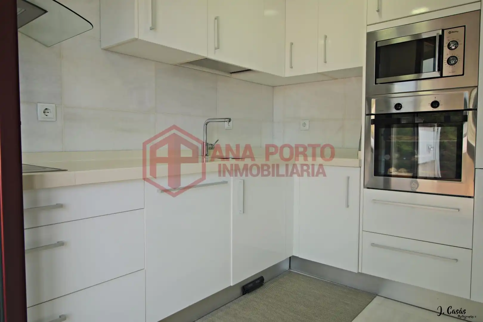 Cuina de Casa adosada en venda en O Grove   amb Calefacció, Jardí privat i Parquet