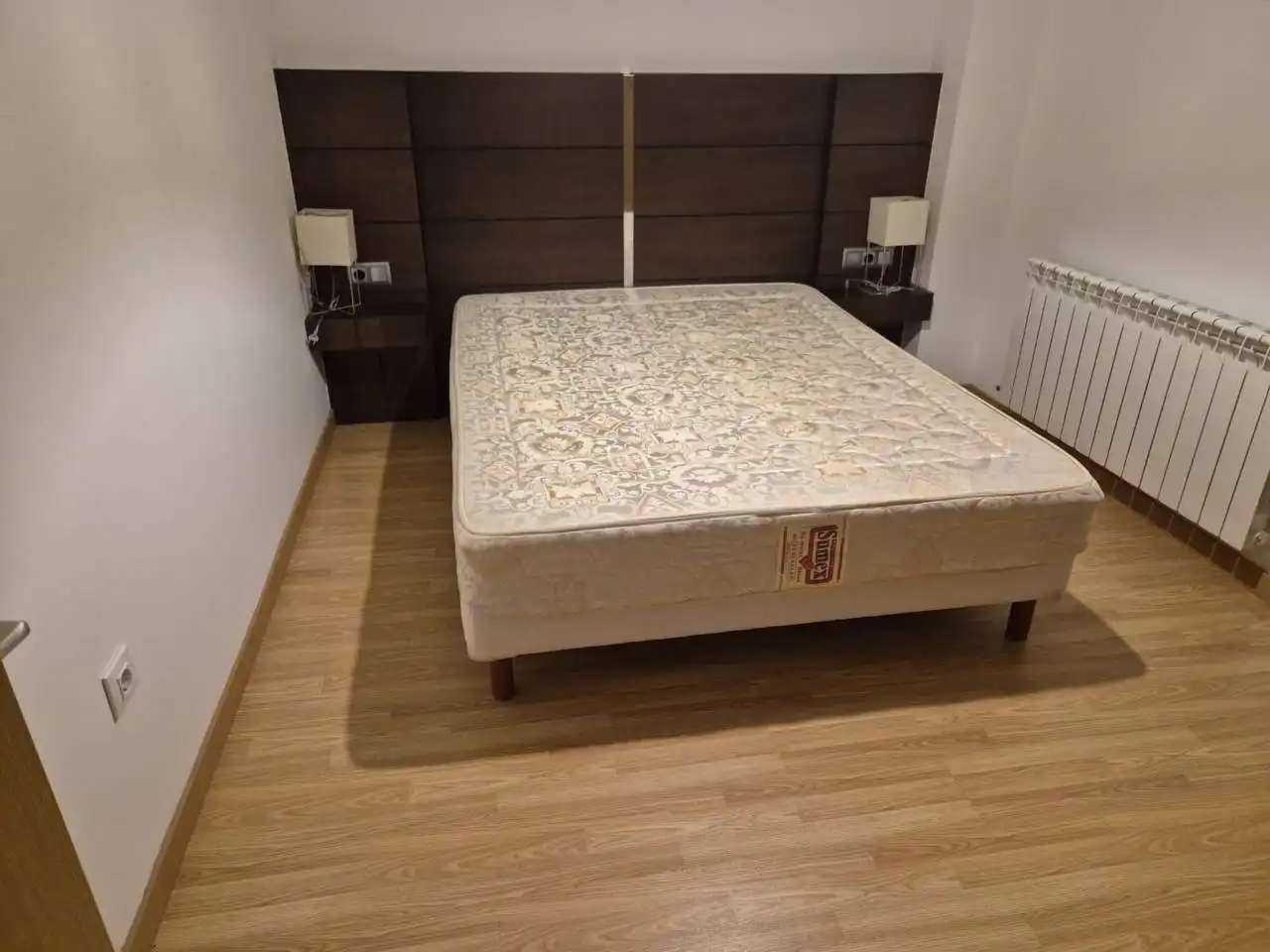 Dormitori de Apartament de lloguer en Badajoz amb Calefacció i Moblat