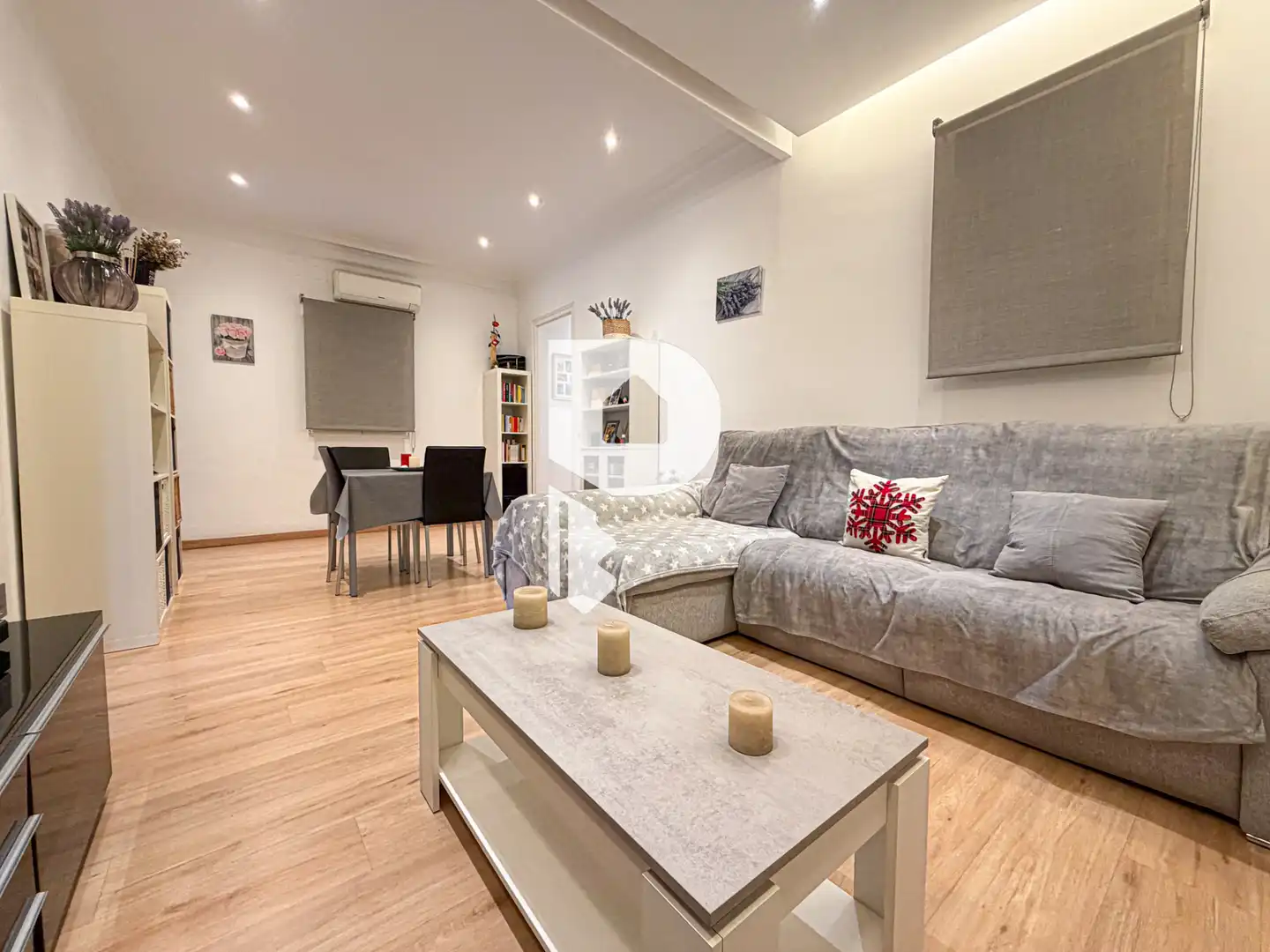 Exterior view of Flat for sale in Barcelona  with Air Conditioner, Heating and Parquet flooring