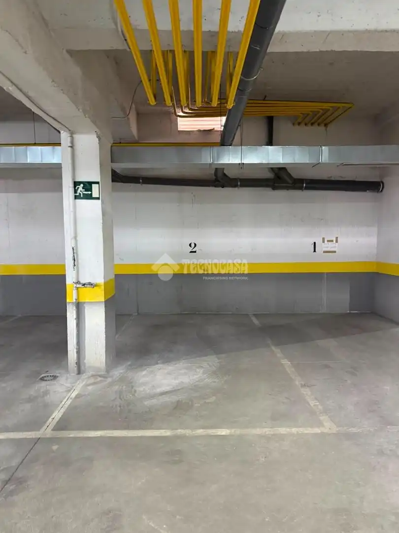 Parking de Piso de alquiler en Madrid con Aire acondicionado, Calefacción y Trastero
