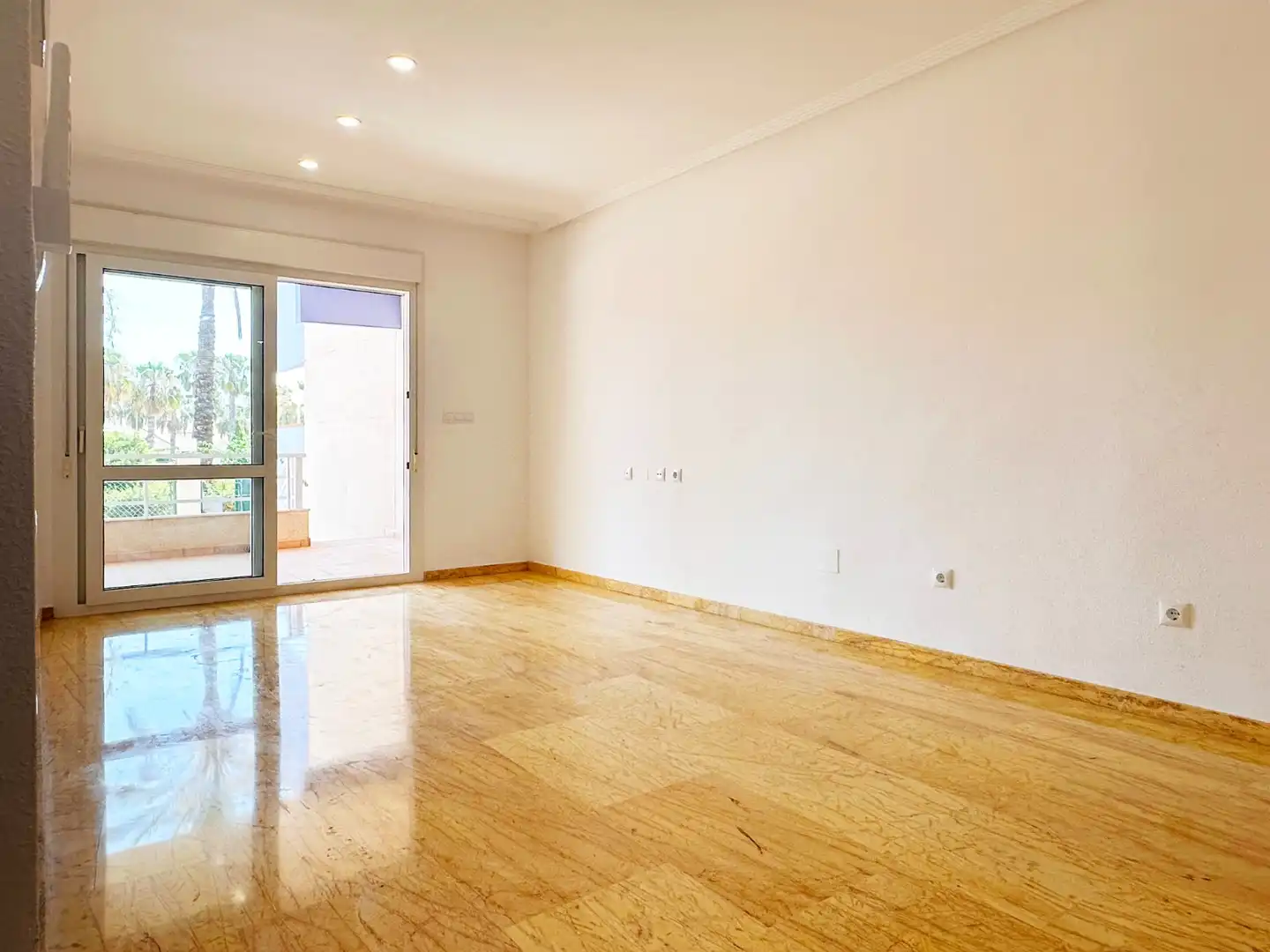 Sala d'estar de Planta baixa en venda en Orihuela amb Aire condicionat, Jardí privat i Terrassa