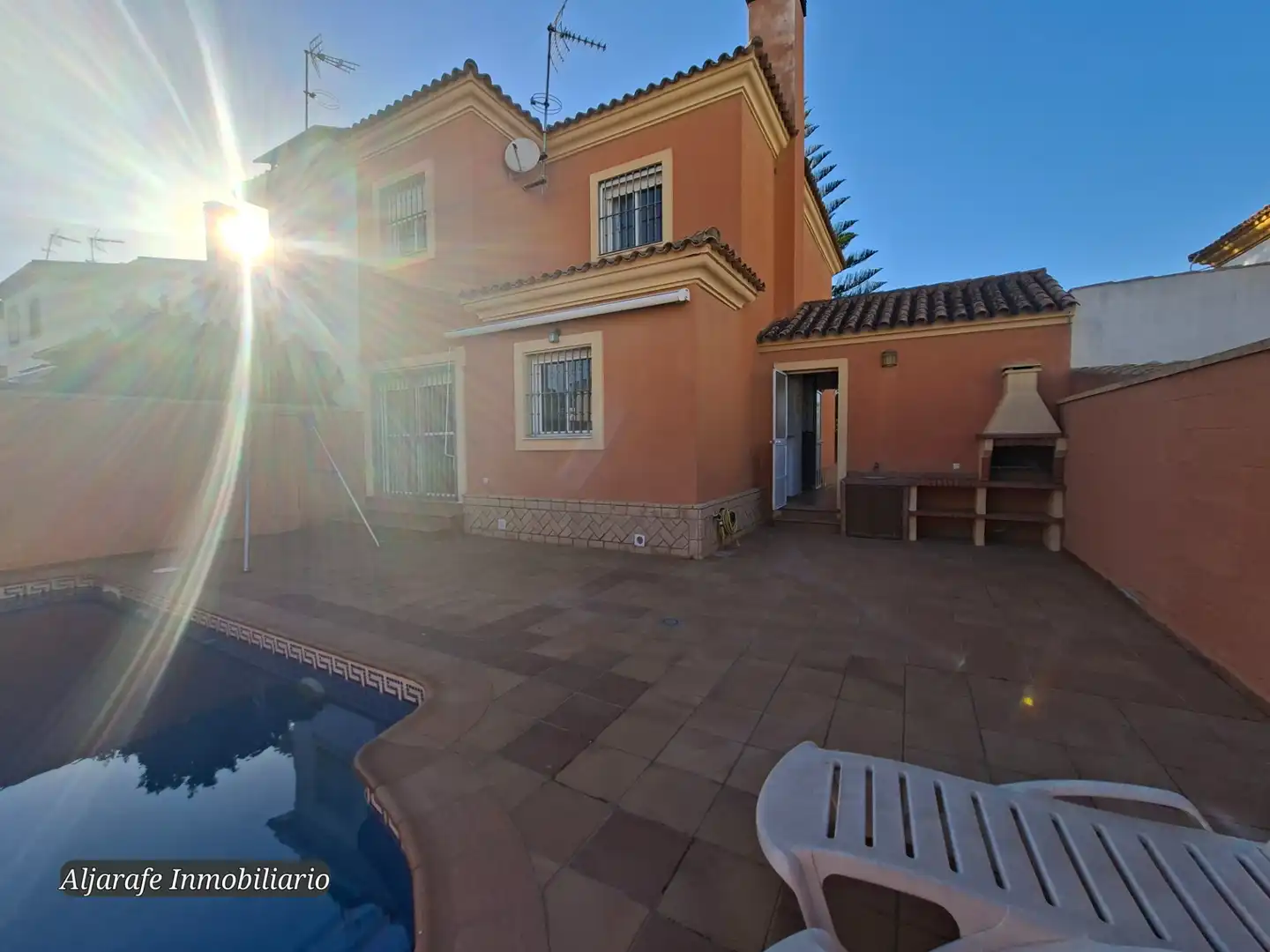 Exterior view of Detached homes for sale in Espartinas  with Air Conditioner, Heating and Private garden
