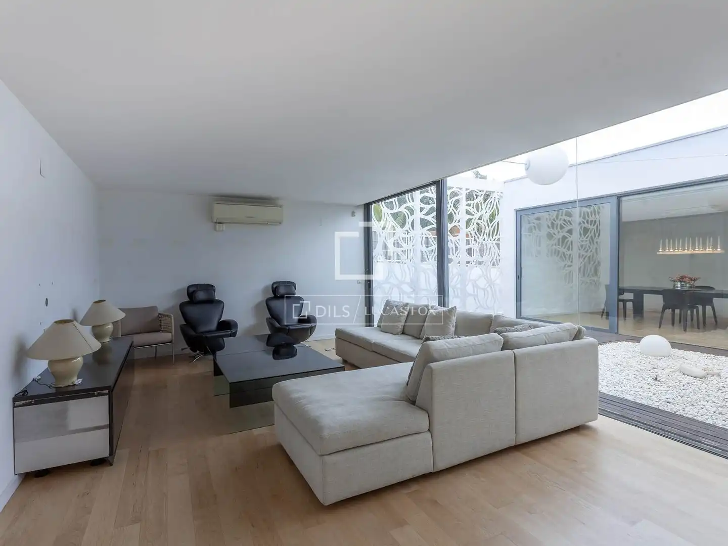 Living room of Houses for sale in Sagunto / Sagunt  with Air Conditioner, Parquet flooring and Swimming Pool