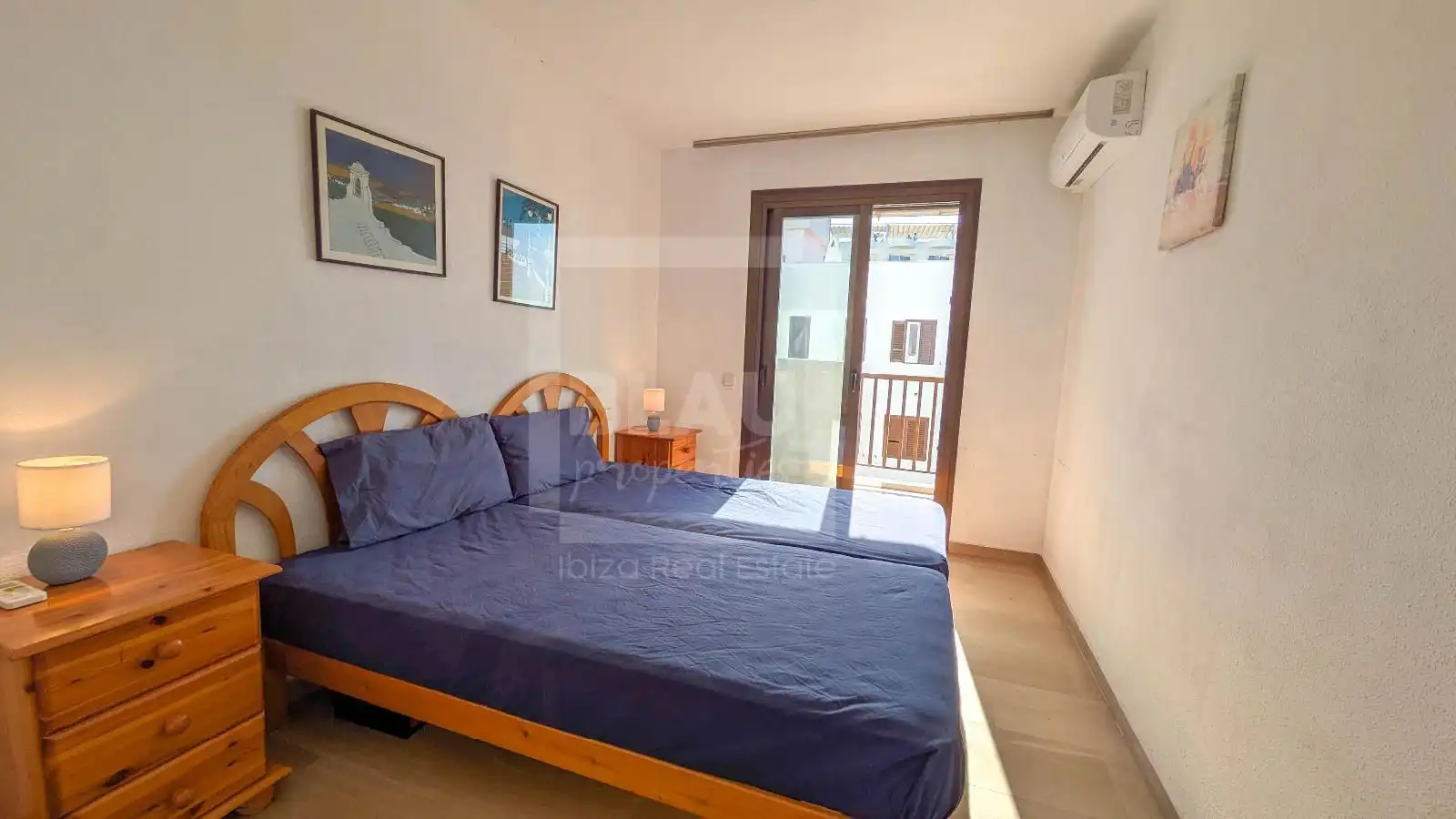 Schlafzimmer von Dachboden zum Verkauf in Sant Josep de sa Talaia mit Klimaanlage, Terrasse und Schwimmbad