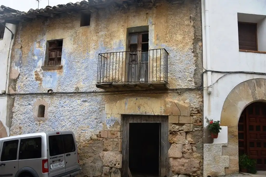 Casa rústica amb terrassa en venda a Monroyo