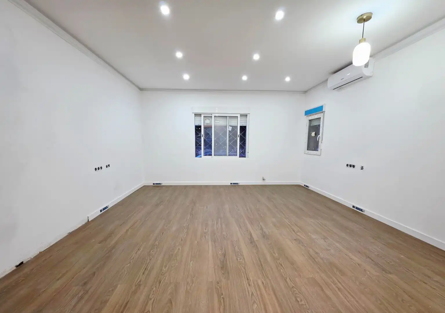 Flat for sale in Barcelona  with Air Conditioner and Heating