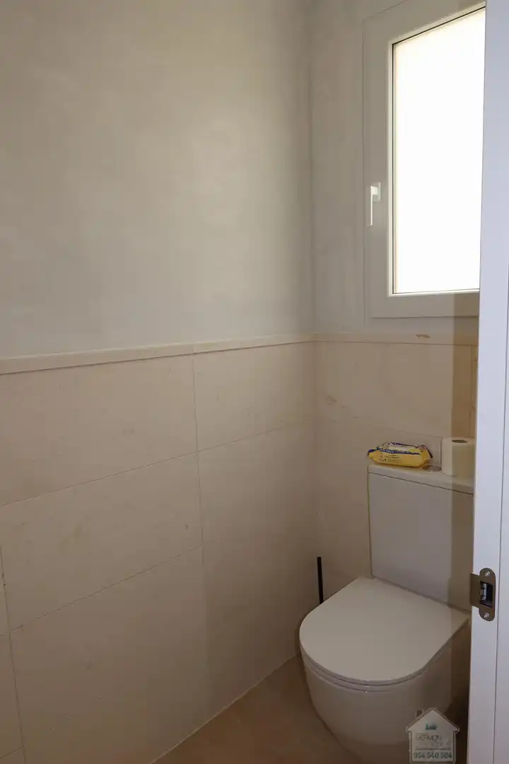 Bathroom of Houses for rent in Dos Hermanas  with Air Conditioner, Terrace and Storage room