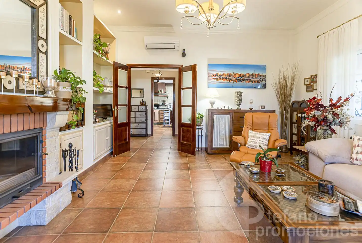 Sala d'estar de Casa o xalet en venda en Málaga amb Aire condicionat, Jardí privat i Terrassa