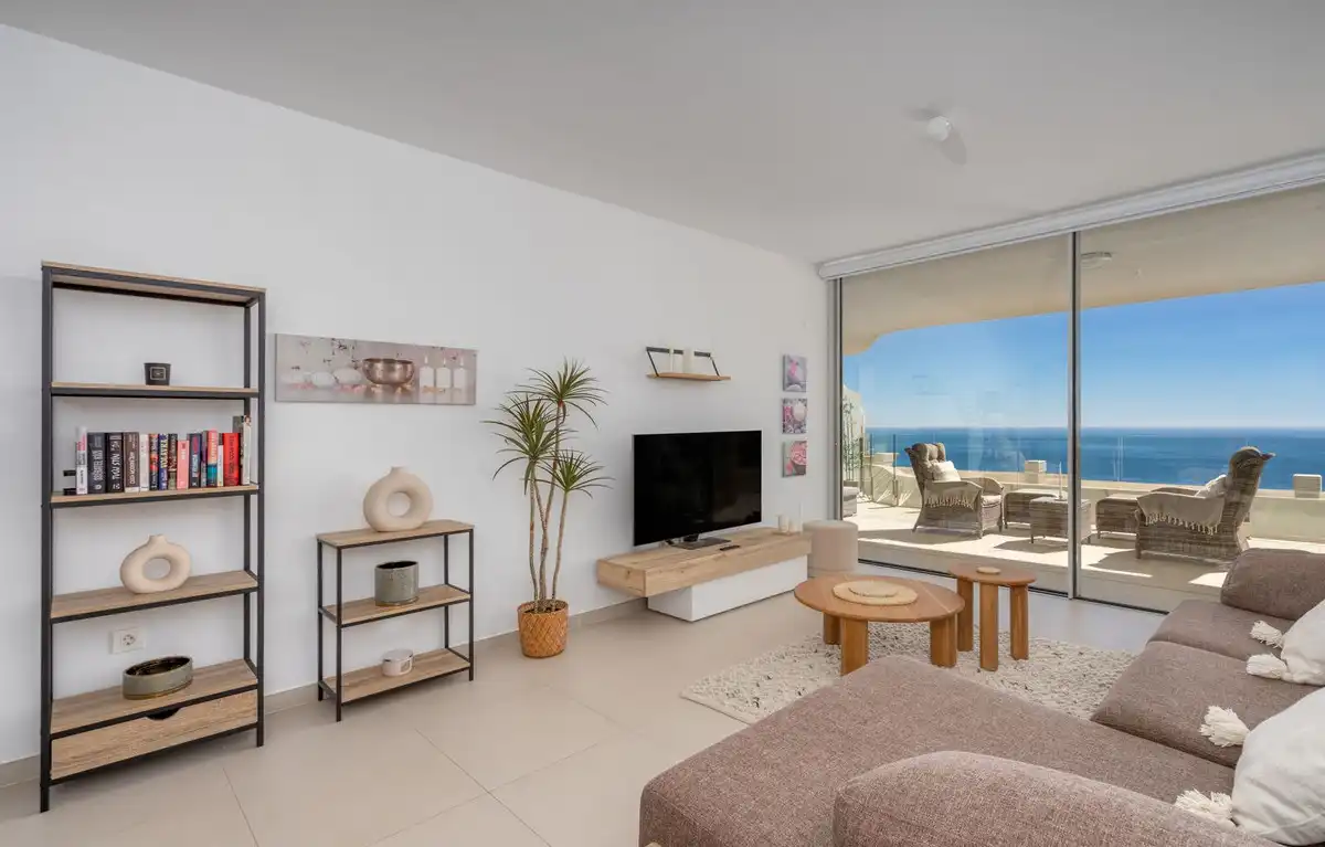 Sala d'estar de Apartament en venda en Benalmádena amb Aire condicionat, Terrassa i Traster
