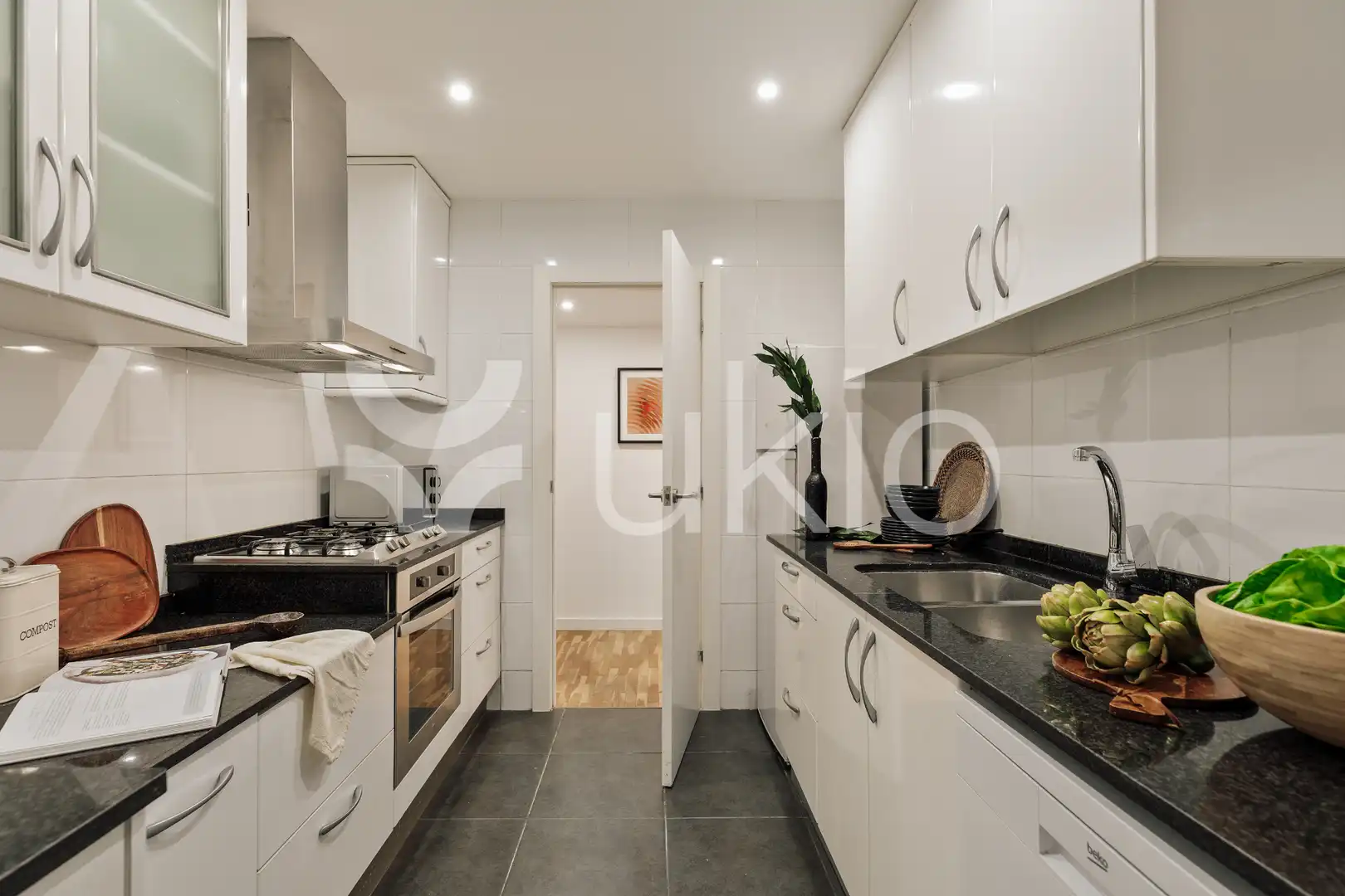 Cuina de Apartament de lloguer en Barcelona amb Aire condicionat, Calefacció i Moblat