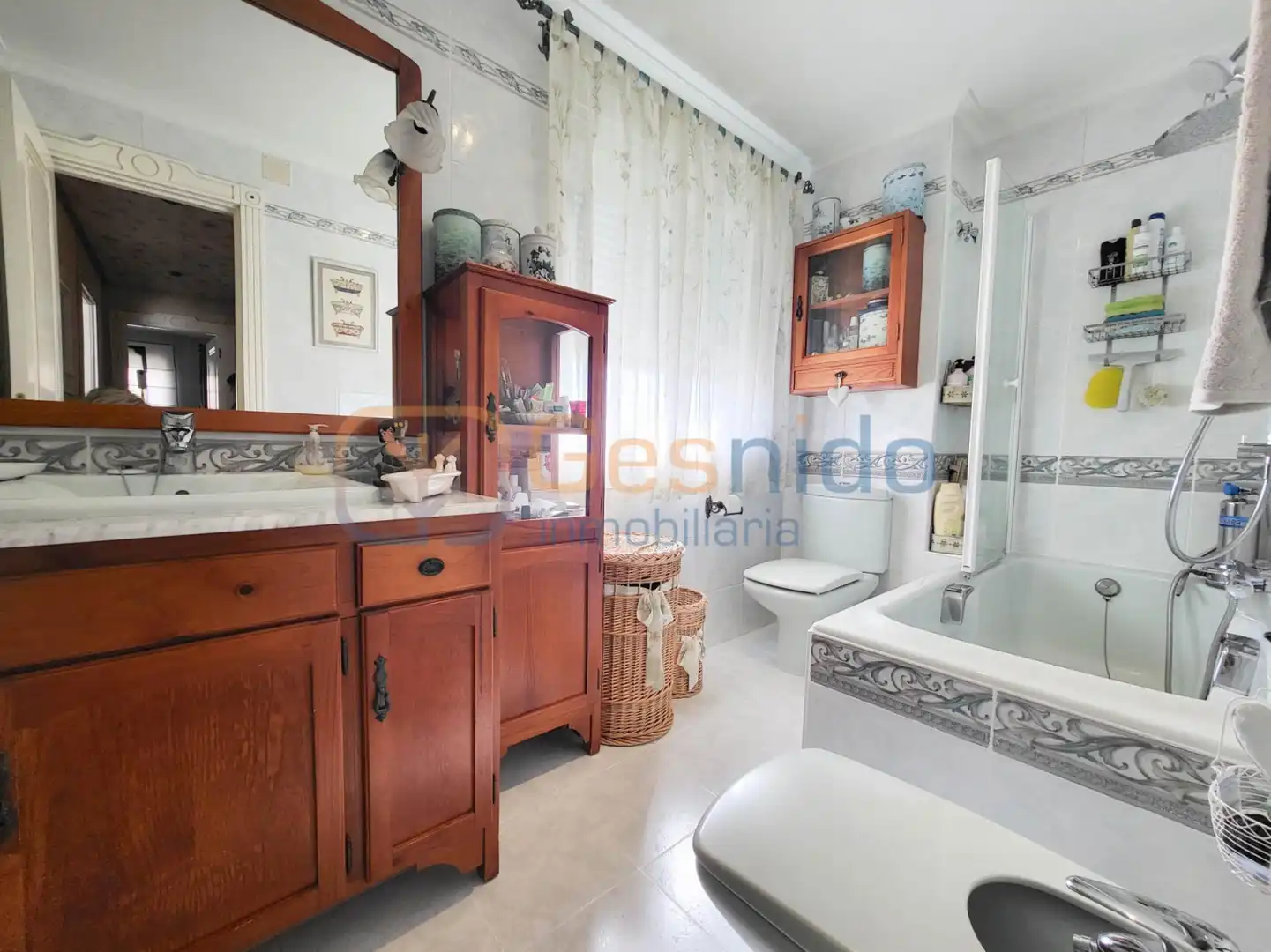 Baño de Casa adosada en venta en Segovia con Calefacción, Parquet y Trastero