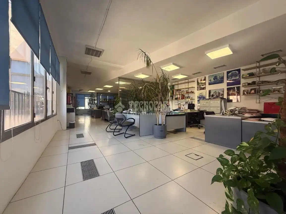 Office for sale in Madrid  with Air Conditioner, Heating and Alarm