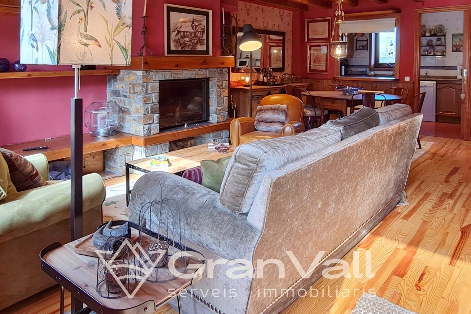 Sala d'estar de Casa adosada en venda en Fontanals de Cerdanya amb Calefacció, Jardí privat i Terrassa