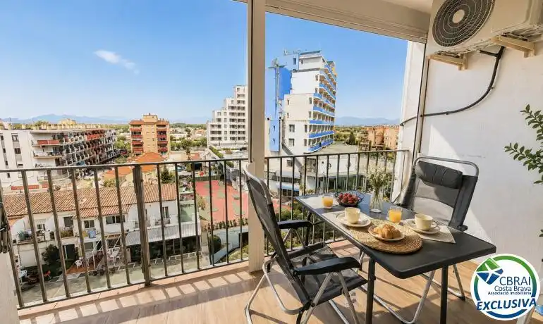 Apartament amb ascensor en venda a Carrer Muga-Delta