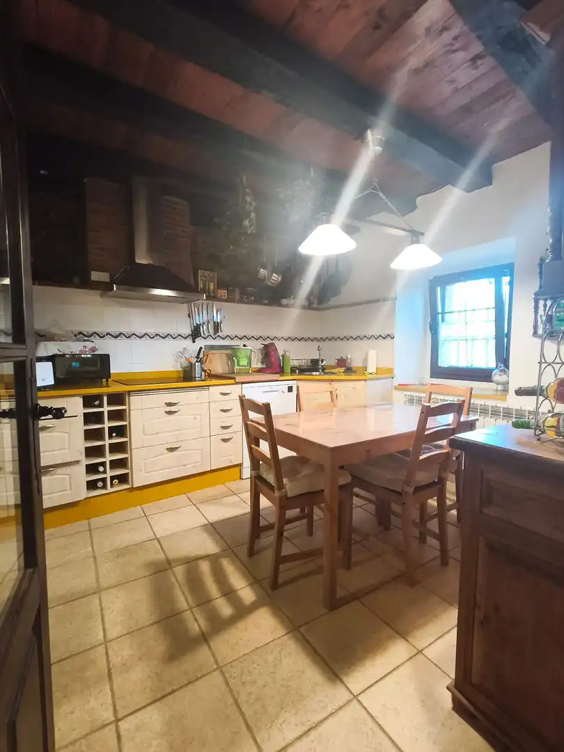 Cocina de Casa adosada en venta en Luena  con Calefacción y Jardín privado