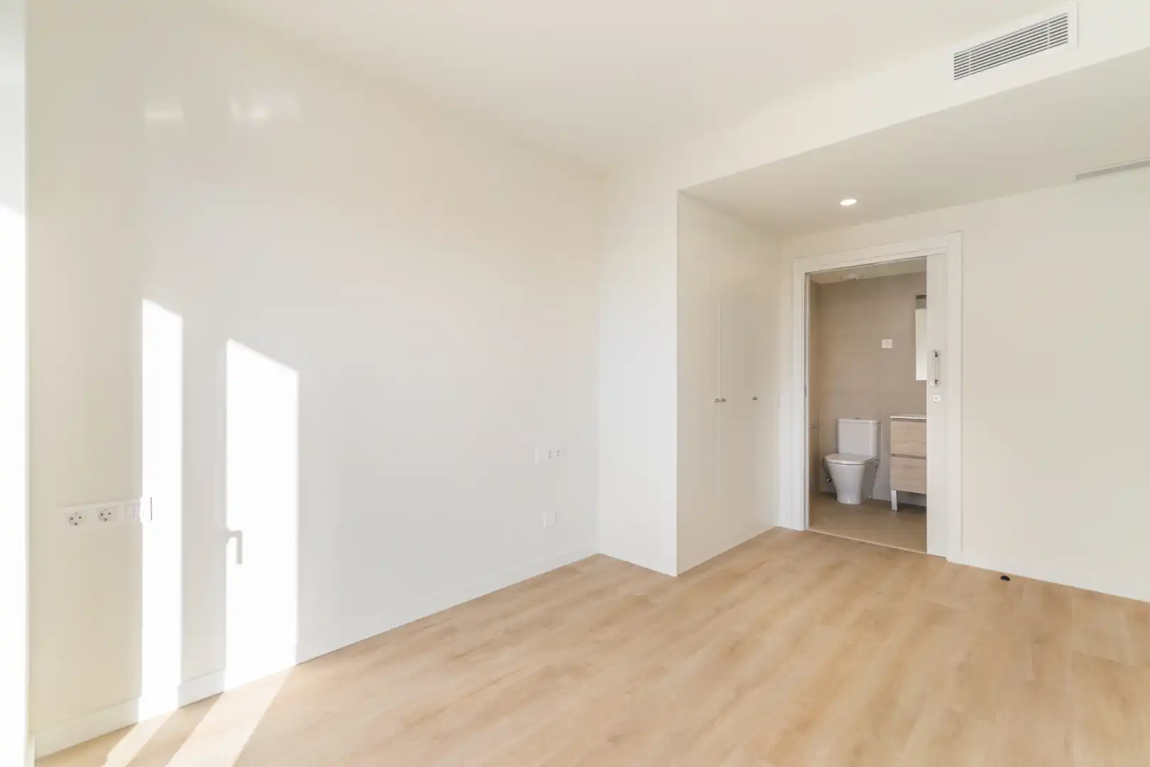 Schlafzimmer von Wohnung zur Miete in Esplugues de Llobregat mit Klimaanlage, Heizung und Terrasse