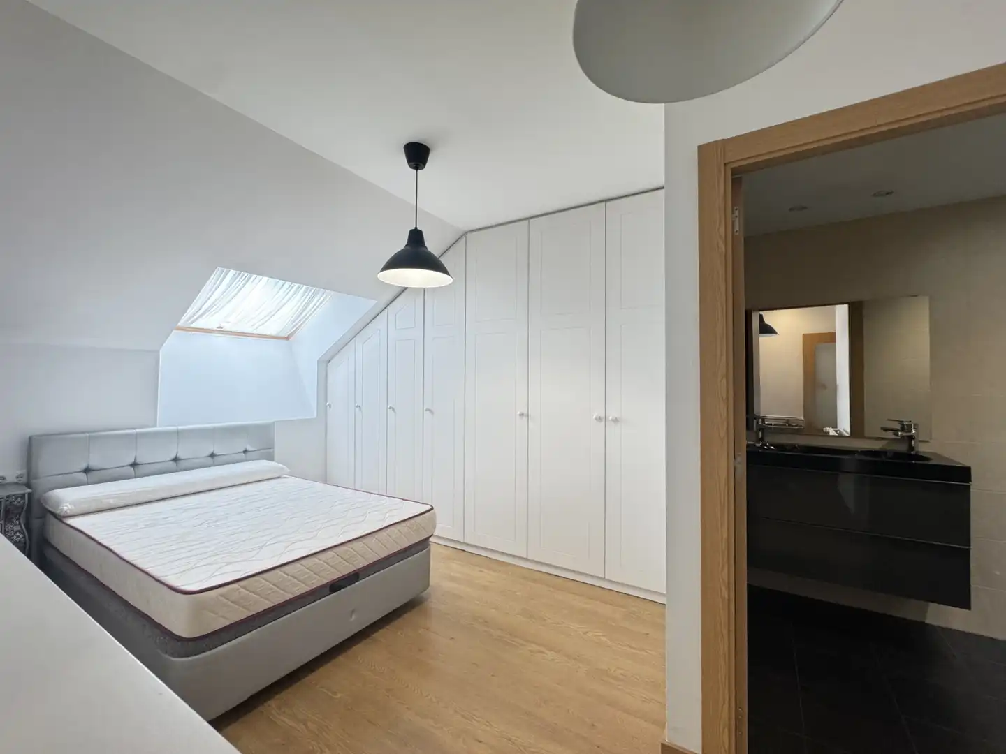 Habitación de Ático en venta en Avilés con Calefacción, Parquet y Terraza