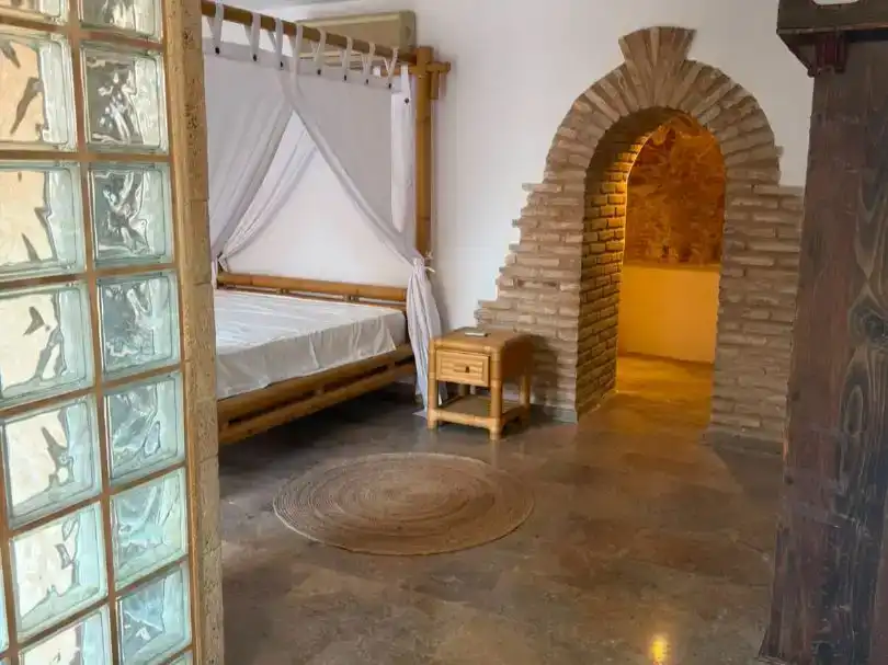 Dormitori de Finca rústica de lloguer en Manises amb Aire condicionat, Jardí privat i Traster