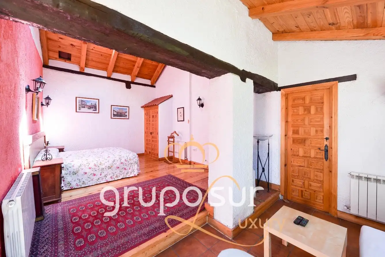 Country homes for sale in Olmedo  with Heating, Private garden and Parquet flooring
