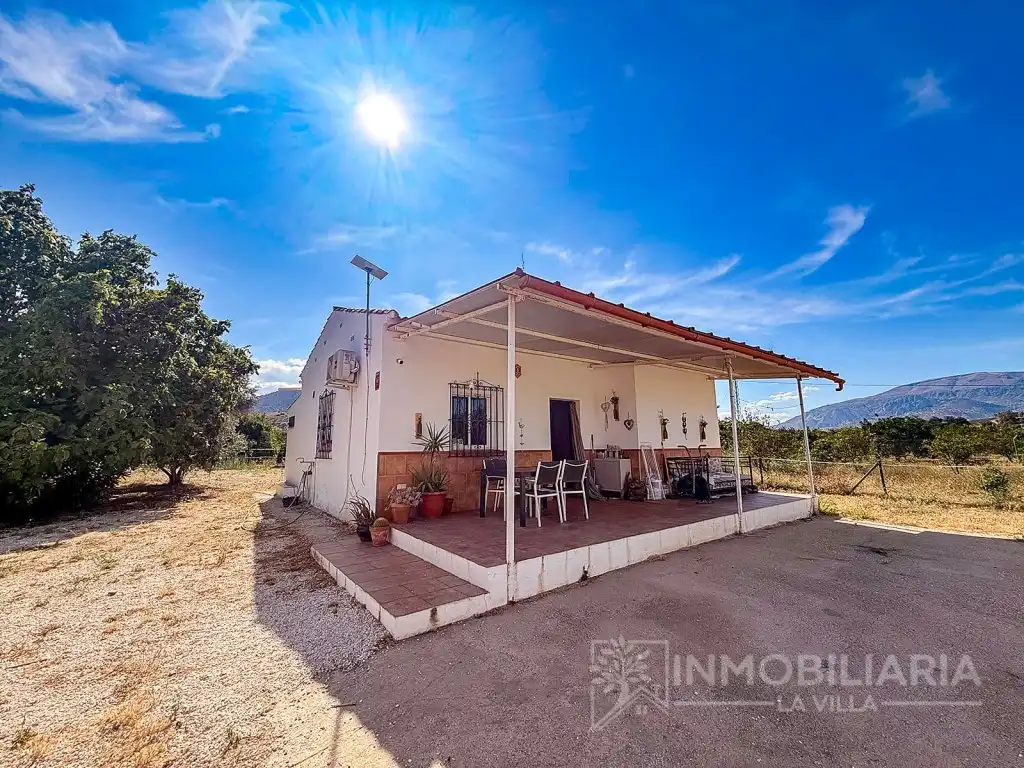 Casa rústica amb piscina en venda a Barrio Llanos Los