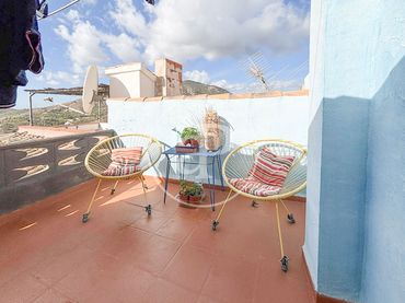 Casa aparellada amb balcó en venda a Finestrat Pueblo