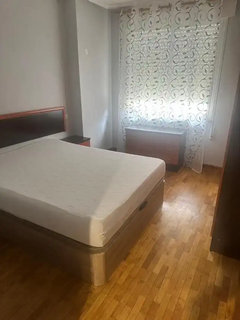 Schlafzimmer von Wohnung zur Miete in La Bañeza  mit Privatgarten und Möbliert