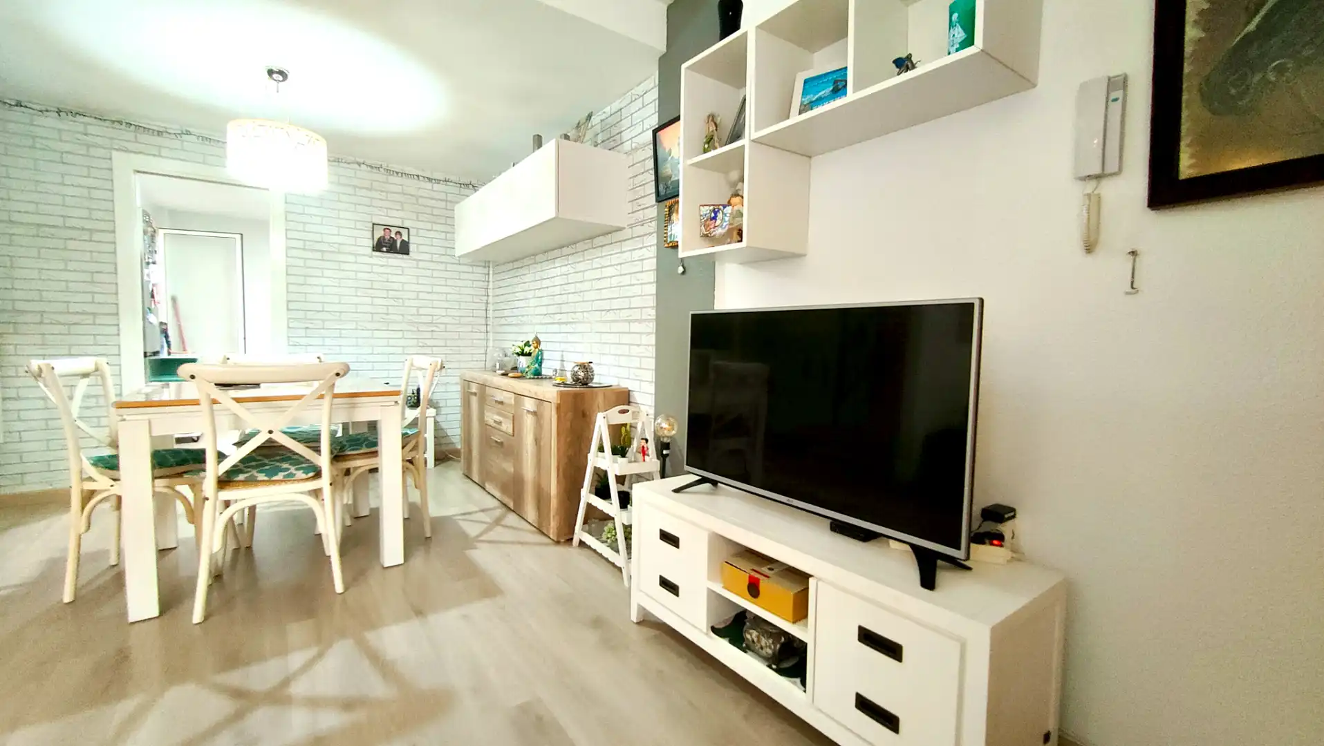 Sala de estar de Casa adosada en venta en Santa Pola con Aire acondicionado, Calefacción y Jardín privado