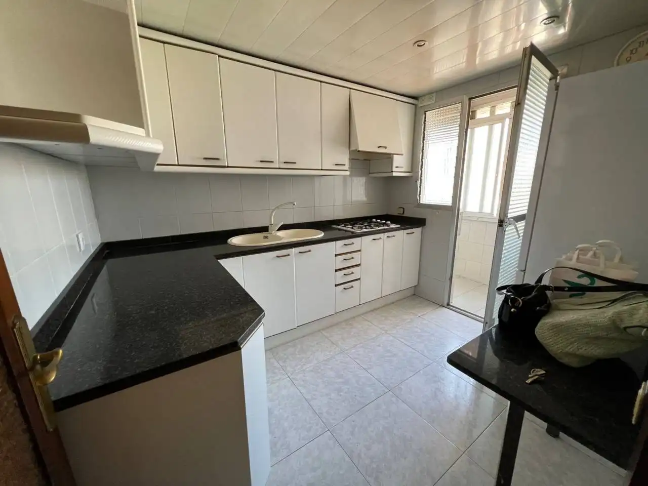 Cocina de Piso en venta en L'Hospitalet de Llobregat con Amueblado y Balcón