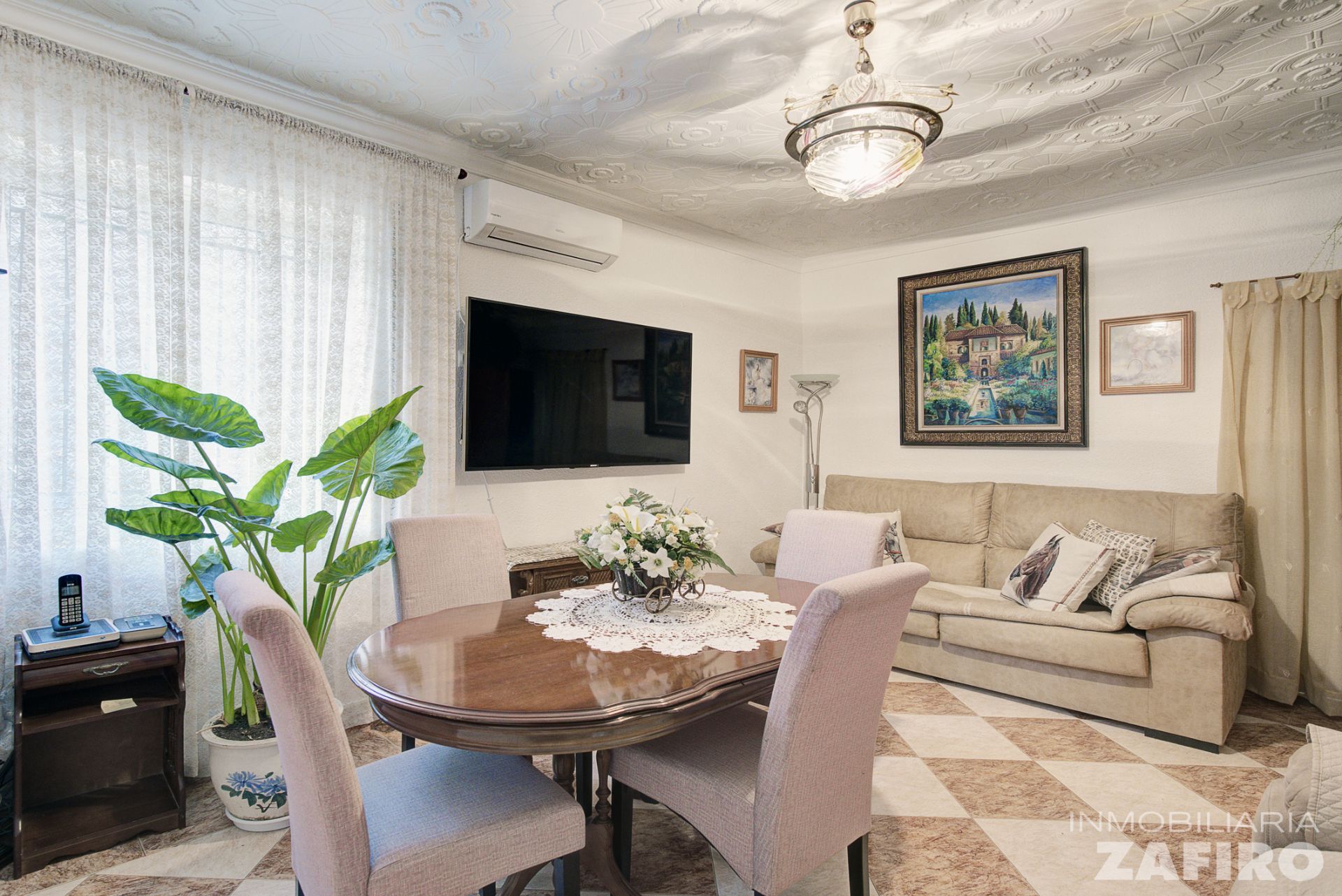 Sala d'estar de Casa o xalet en venda en Las Gabias amb Aire condicionat, Traster i Moblat