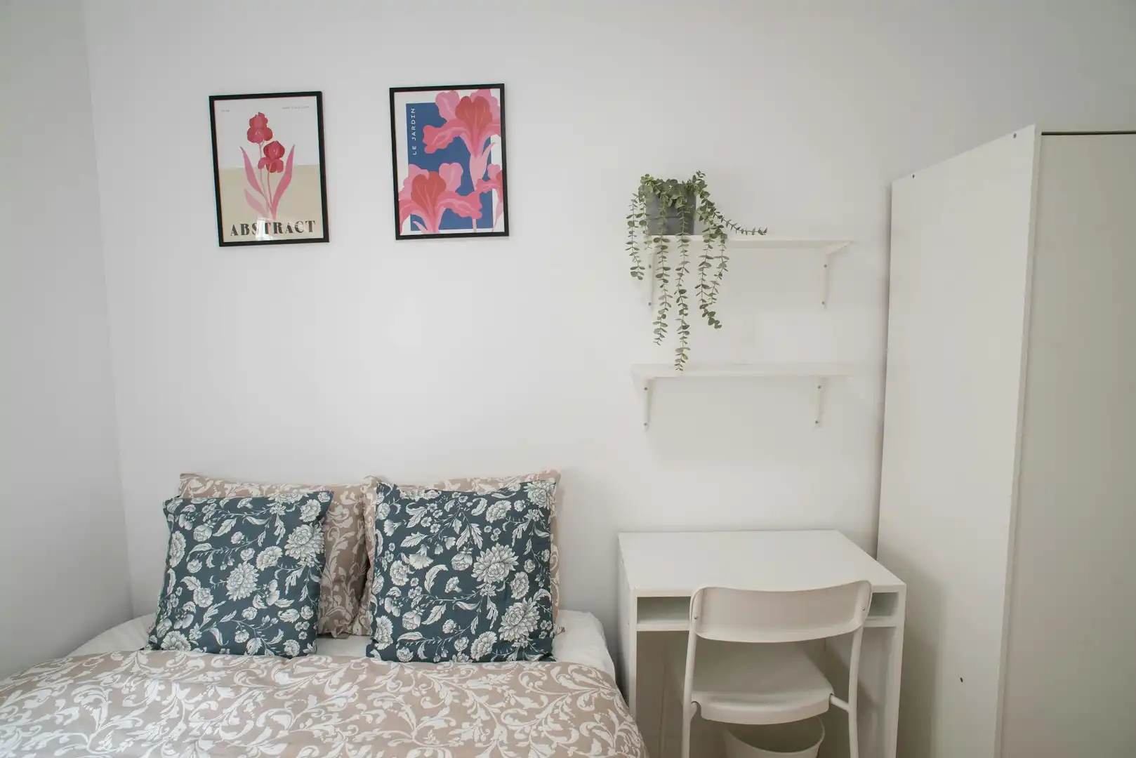 Schlafzimmer von Wohnung zur untervermieten in Valencia mit Waschmaschine