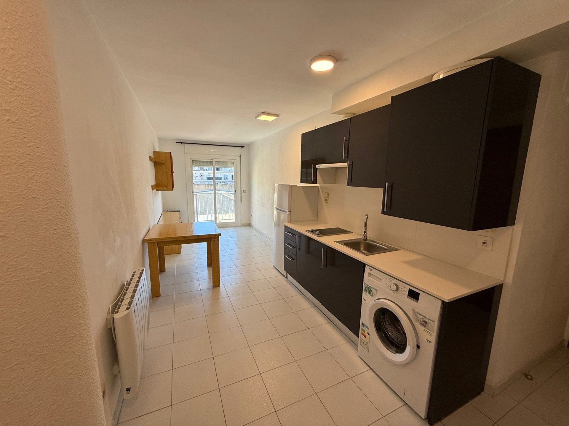 Cuina de Pis de lloguer en Girona Capital amb Calefacció, Moblat i Balcó