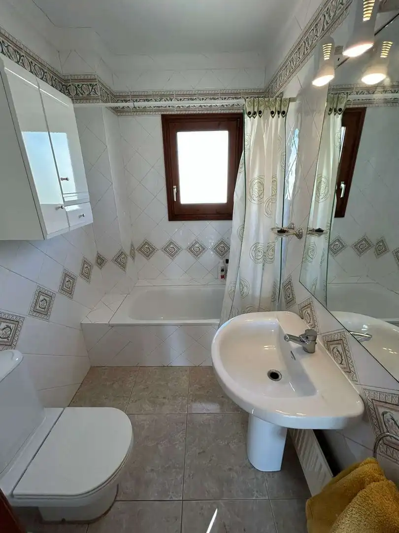 House with pool for sale in Requesens, imagen 13