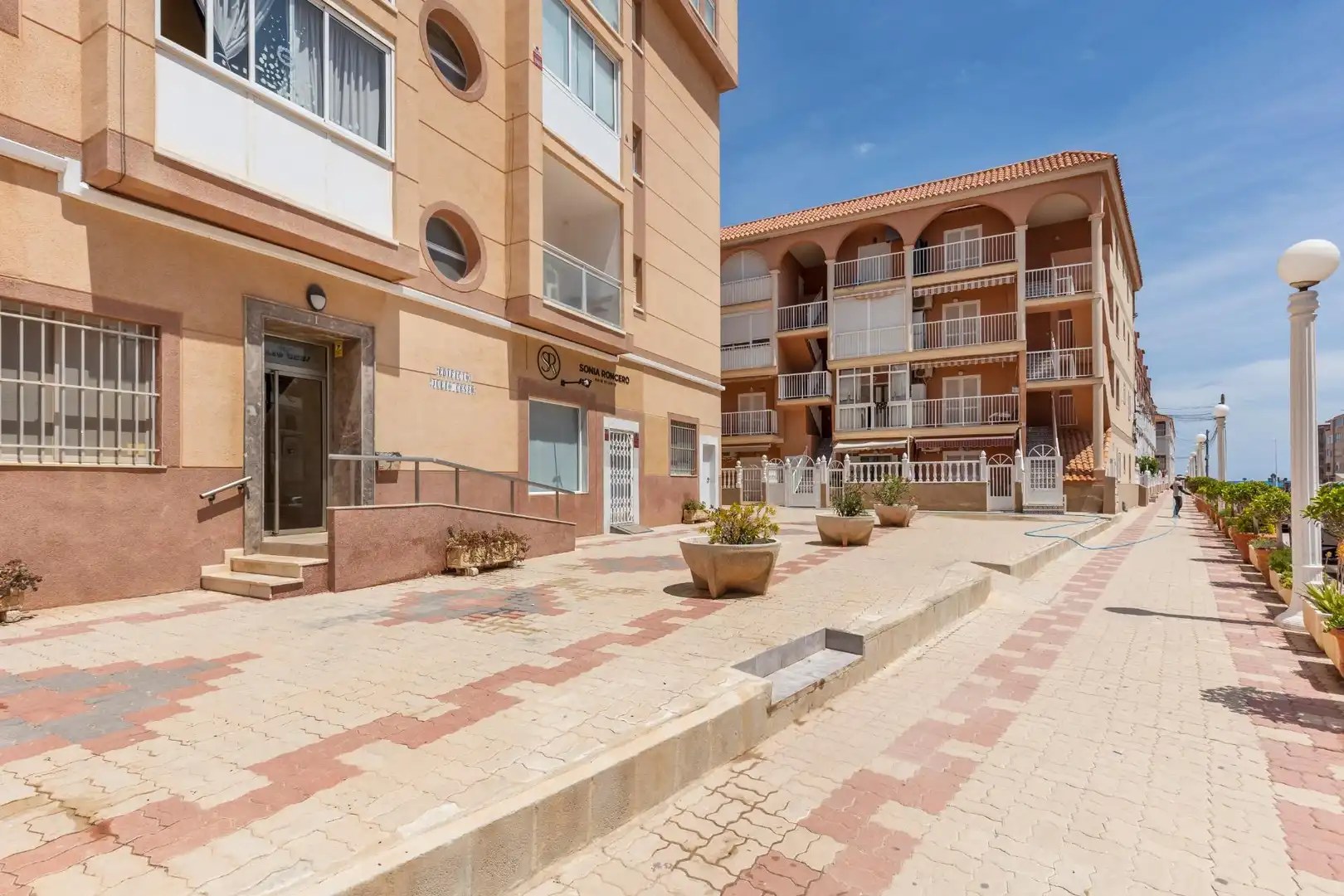 Außenansicht von Wohnungen zum Verkauf in Torrevieja mit Möbliert und Balkon