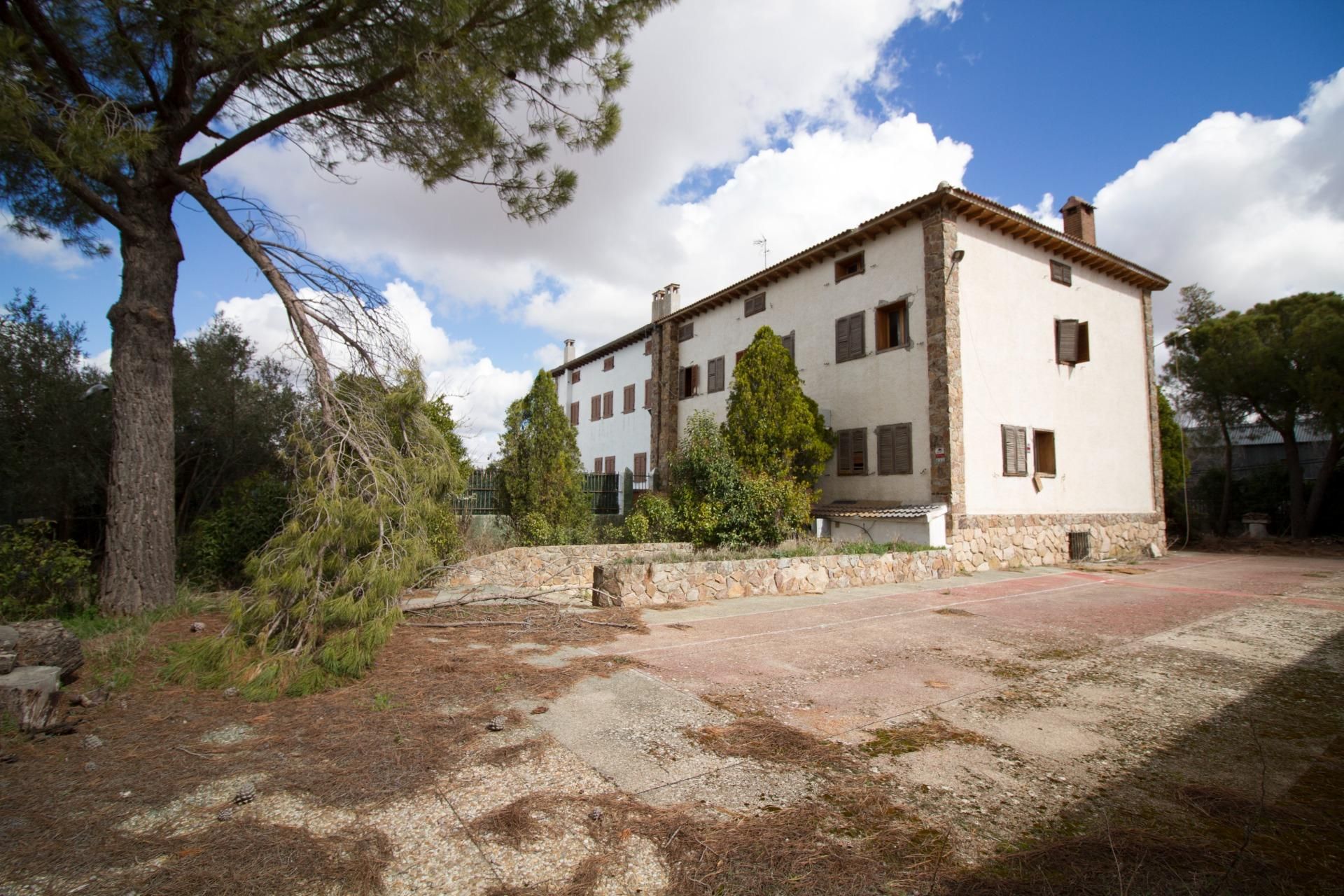 Exterior view of House or chalet for sale in Chinchón  with Private garden and Storage room