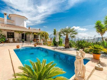 Casa rústica amb piscina en venda a Cómpeta